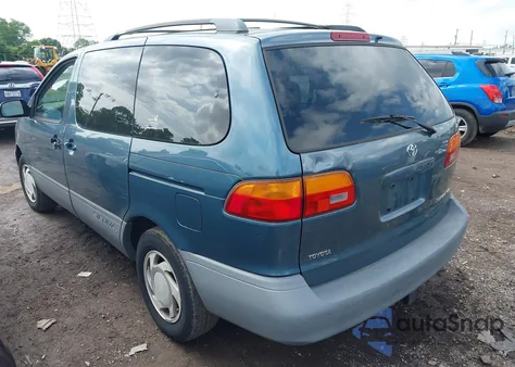 2000 Toyota Sienna Le/Xle z USA, uszkodzony, nr VIN 4T3ZF13C2YU215548